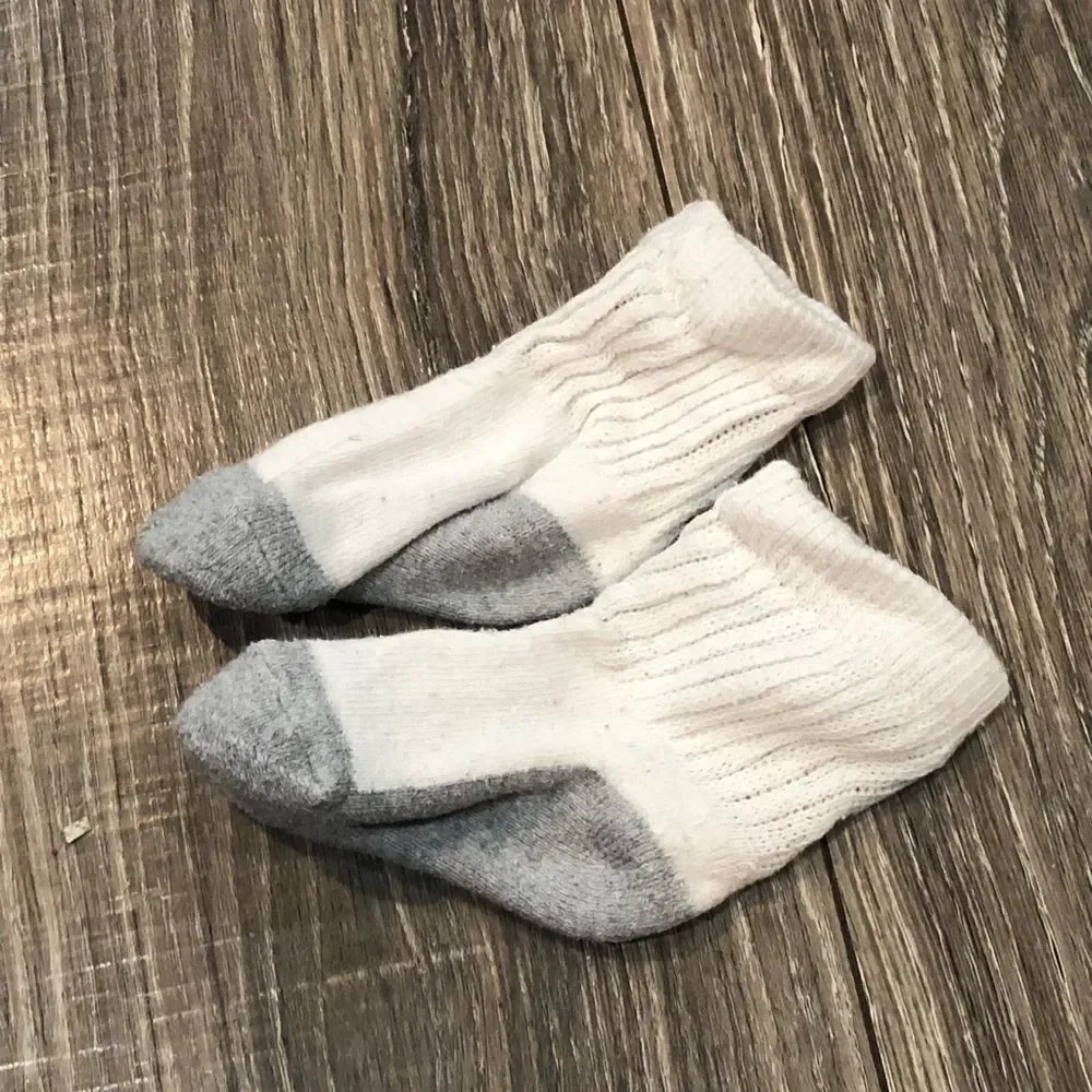 Assorted Newborn and Baby Socks Collection 16 pairs